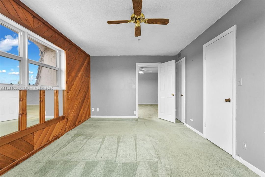 待售: $239,000 (2 贝兹, 2 浴室, 1280 平方英尺)