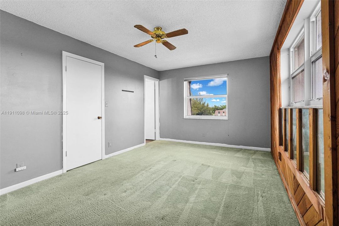 待售: $239,000 (2 贝兹, 2 浴室, 1280 平方英尺)