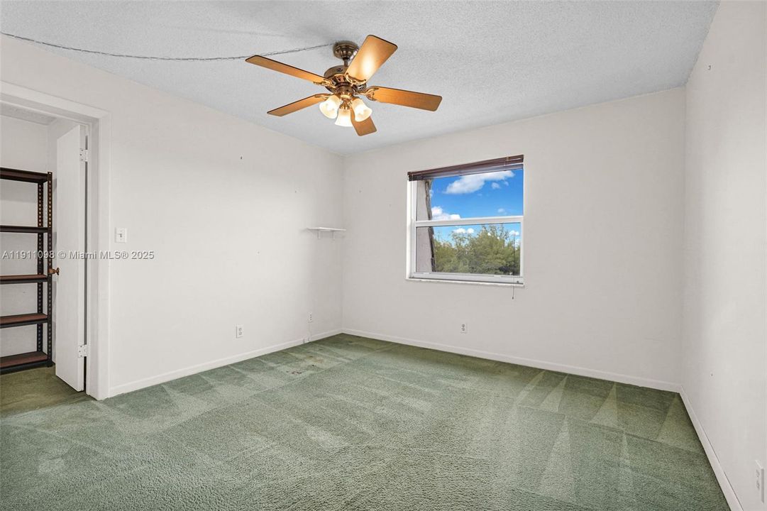 待售: $239,000 (2 贝兹, 2 浴室, 1280 平方英尺)