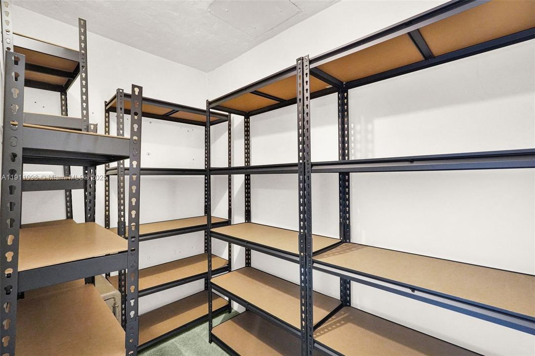 待售: $239,000 (2 贝兹, 2 浴室, 1280 平方英尺)