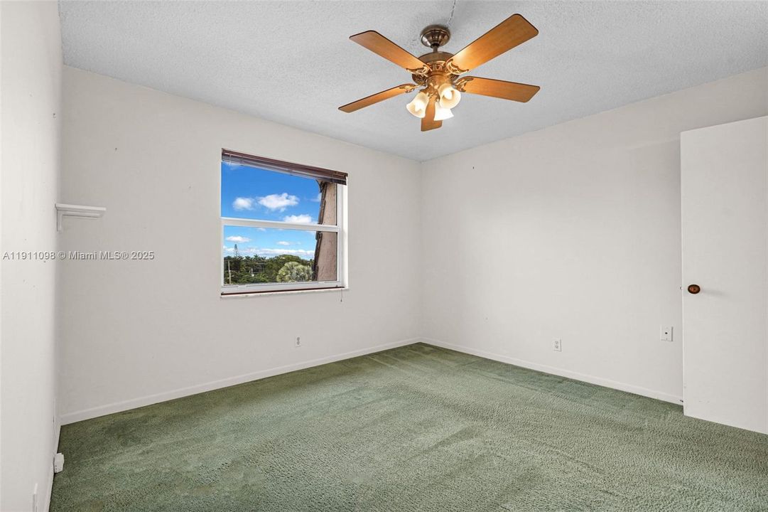 待售: $239,000 (2 贝兹, 2 浴室, 1280 平方英尺)