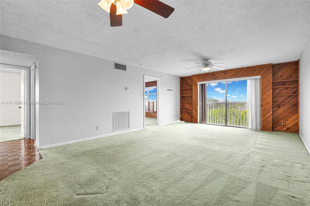 待售: $239,000 (2 贝兹, 2 浴室, 1280 平方英尺)