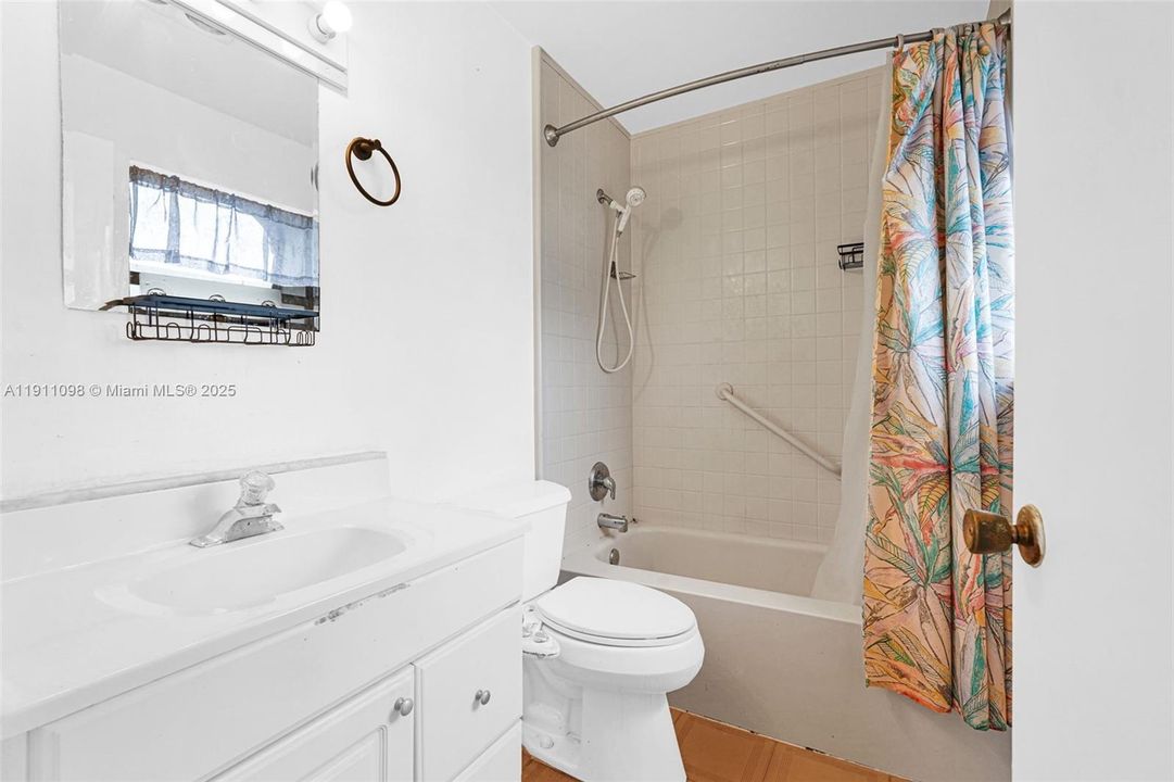 待售: $239,000 (2 贝兹, 2 浴室, 1280 平方英尺)