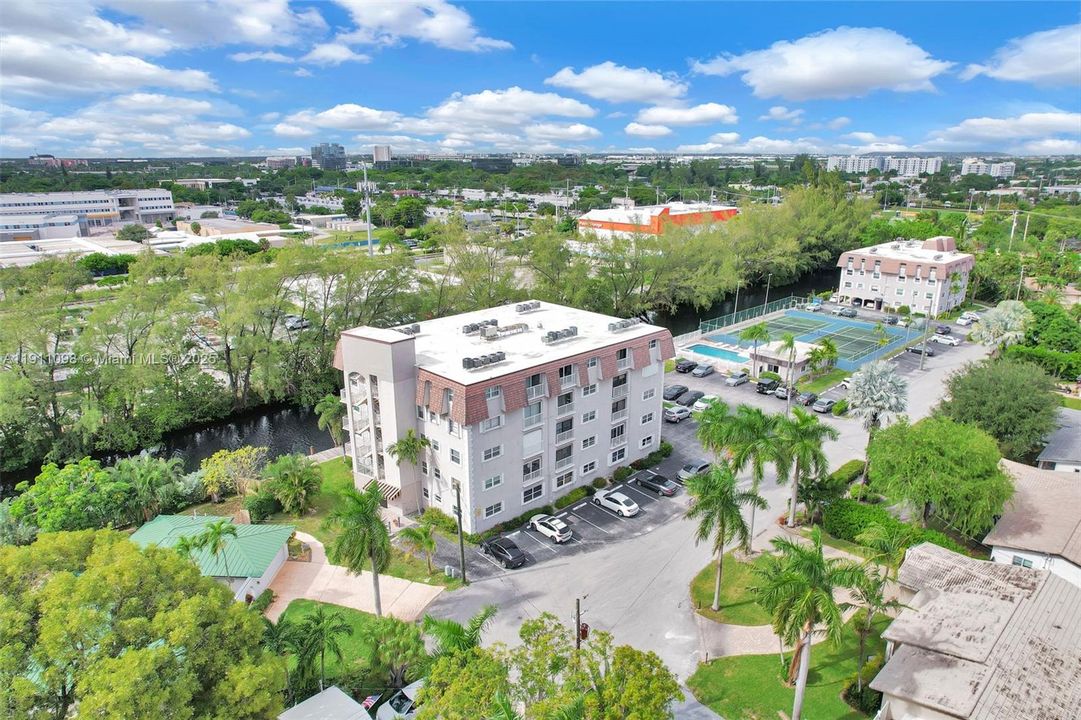 待售: $239,000 (2 贝兹, 2 浴室, 1280 平方英尺)