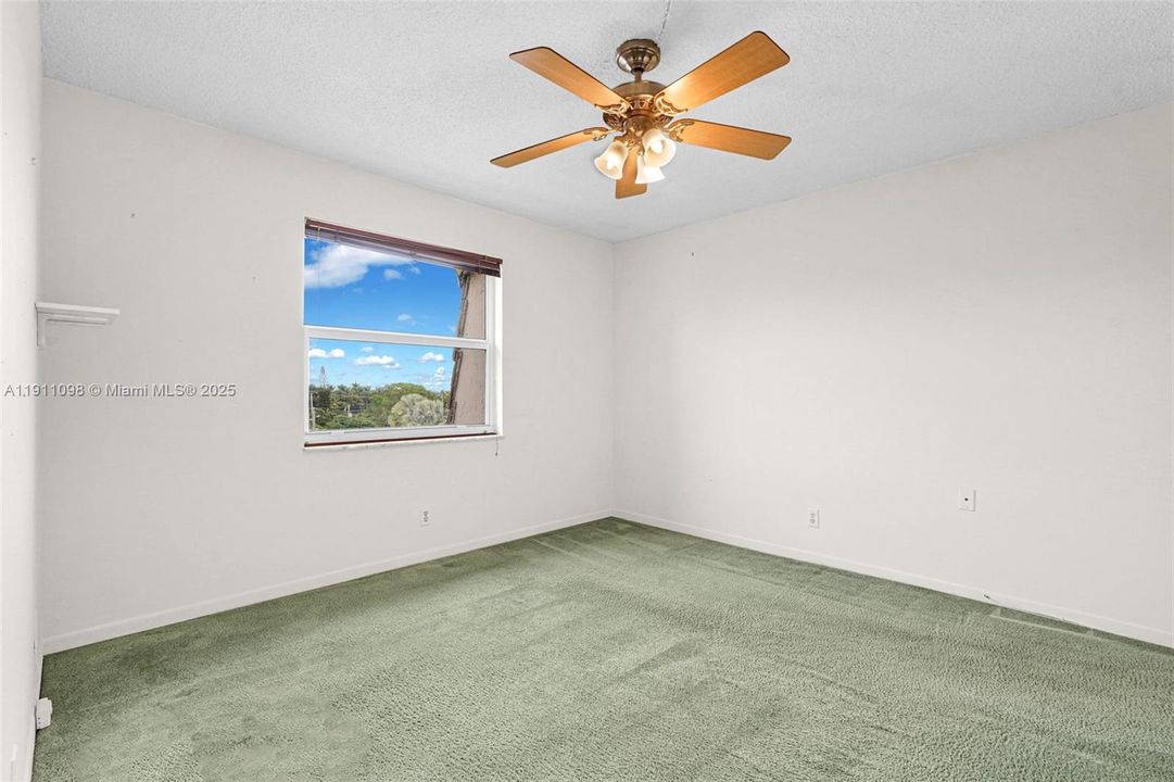 待售: $239,000 (2 贝兹, 2 浴室, 1280 平方英尺)