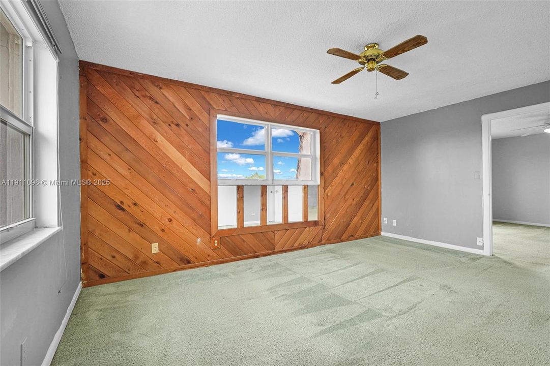 待售: $239,000 (2 贝兹, 2 浴室, 1280 平方英尺)