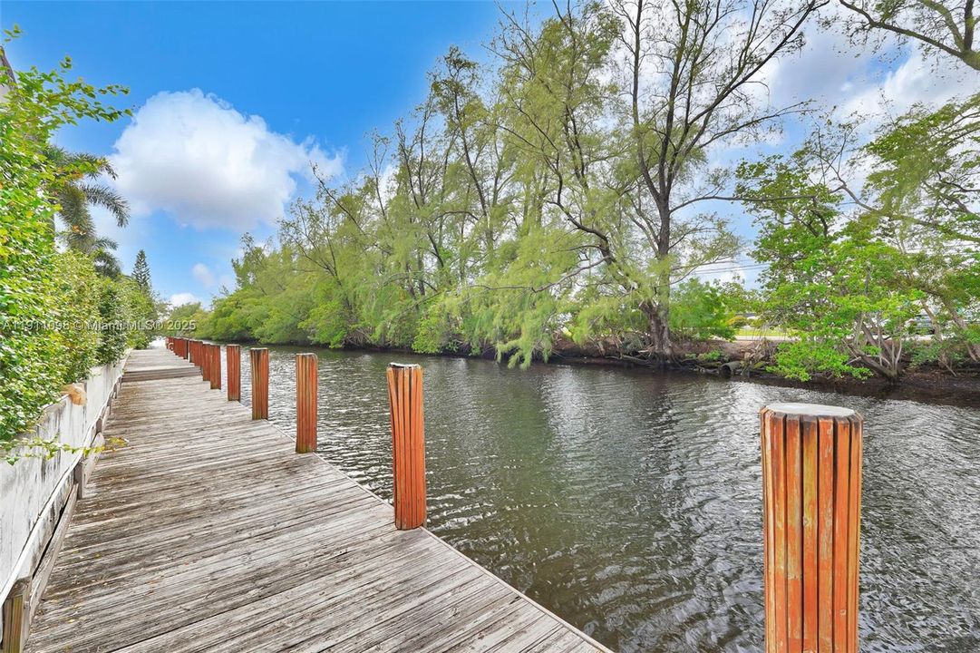 待售: $239,000 (2 贝兹, 2 浴室, 1280 平方英尺)