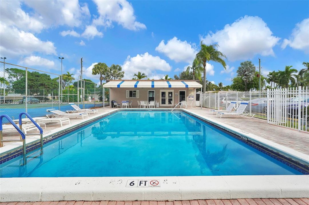 待售: $239,000 (2 贝兹, 2 浴室, 1280 平方英尺)