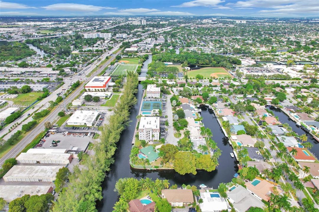 待售: $239,000 (2 贝兹, 2 浴室, 1280 平方英尺)