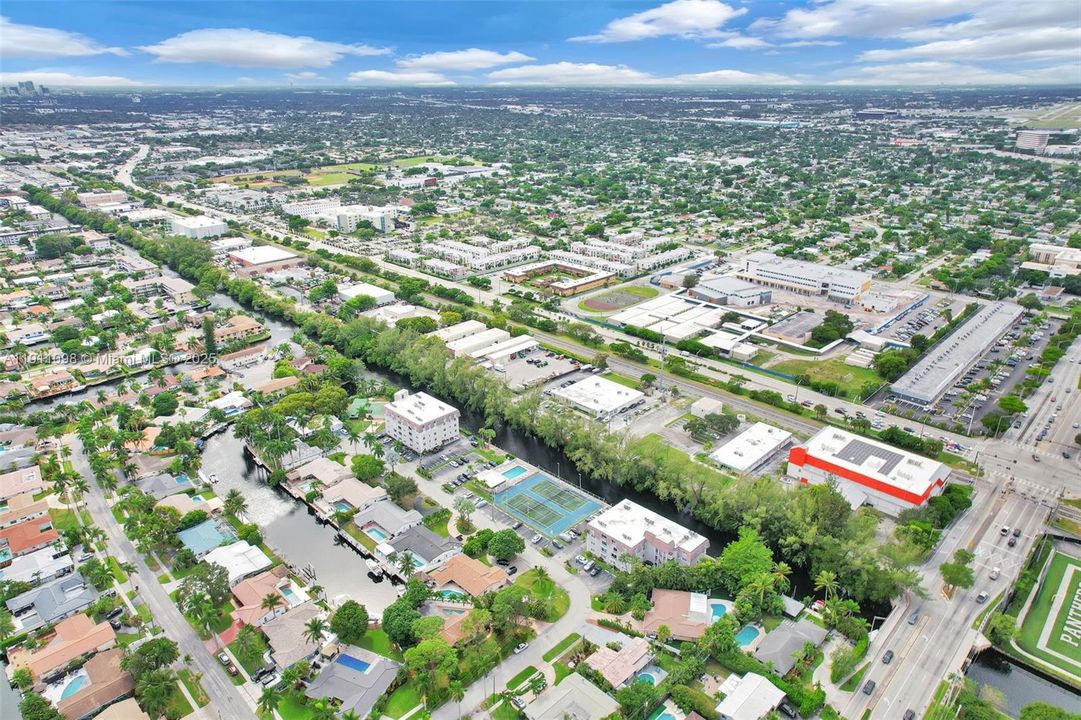 待售: $239,000 (2 贝兹, 2 浴室, 1280 平方英尺)