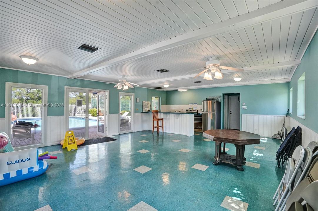 待售: $239,000 (2 贝兹, 2 浴室, 1280 平方英尺)