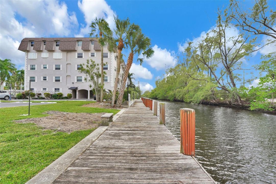 待售: $239,000 (2 贝兹, 2 浴室, 1280 平方英尺)