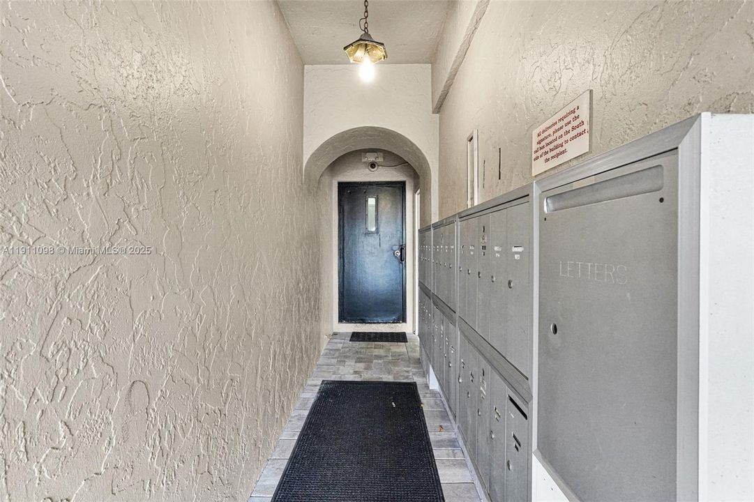 待售: $239,000 (2 贝兹, 2 浴室, 1280 平方英尺)