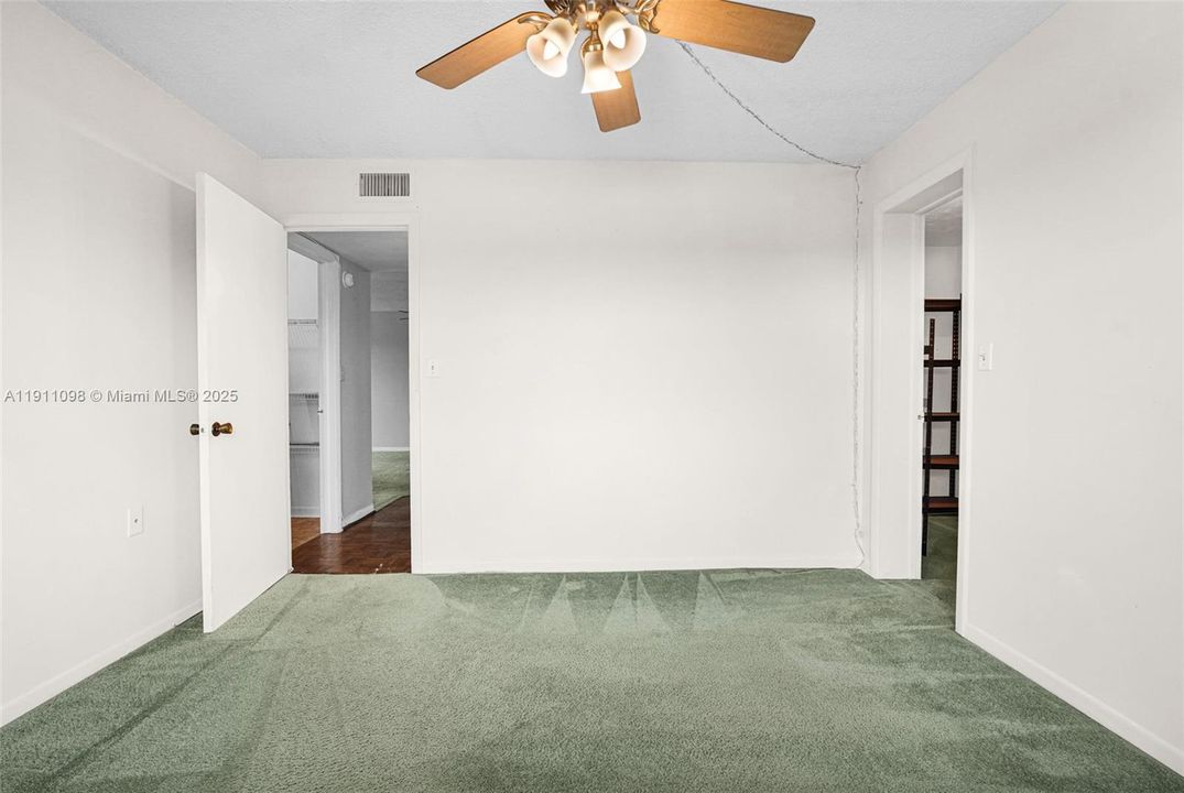 待售: $239,000 (2 贝兹, 2 浴室, 1280 平方英尺)