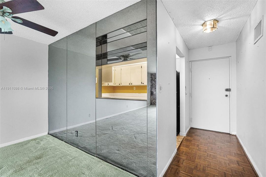 待售: $239,000 (2 贝兹, 2 浴室, 1280 平方英尺)