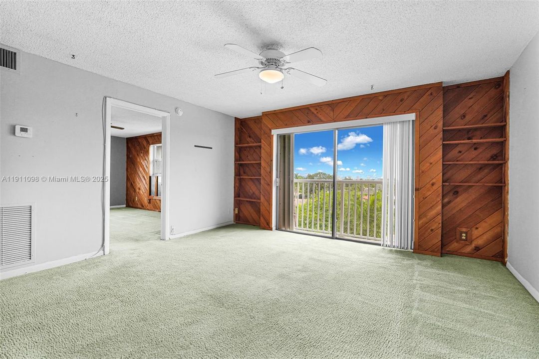 待售: $239,000 (2 贝兹, 2 浴室, 1280 平方英尺)