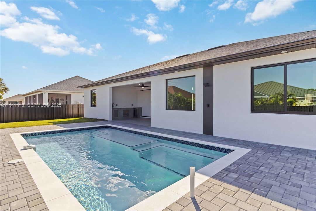 На продажу: $545,000 (3 спален, 2 ванн, 1839 Квадратных фут)