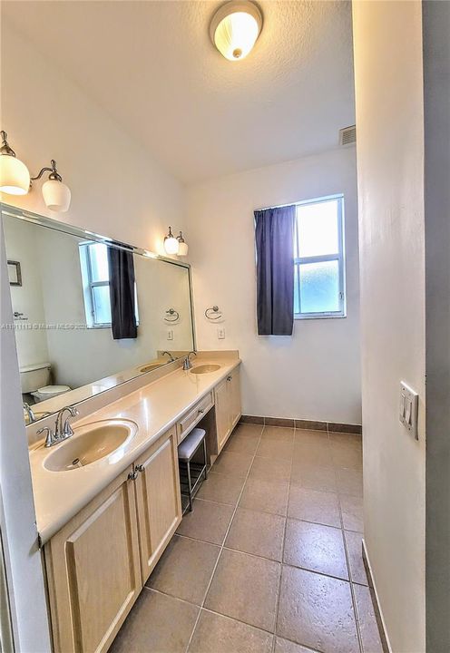 Active With Contract: $3,200 (3 beds, 2 baths, 1900 Square Feet)