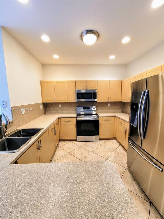 Active With Contract: $3,200 (3 beds, 2 baths, 1900 Square Feet)