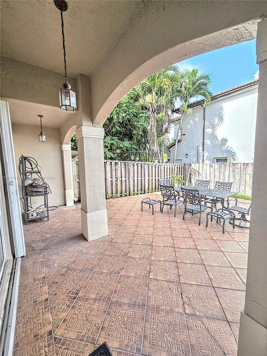 Active With Contract: $3,200 (3 beds, 2 baths, 1900 Square Feet)