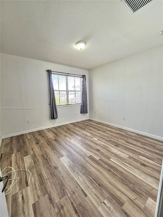 Active With Contract: $3,200 (3 beds, 2 baths, 1900 Square Feet)
