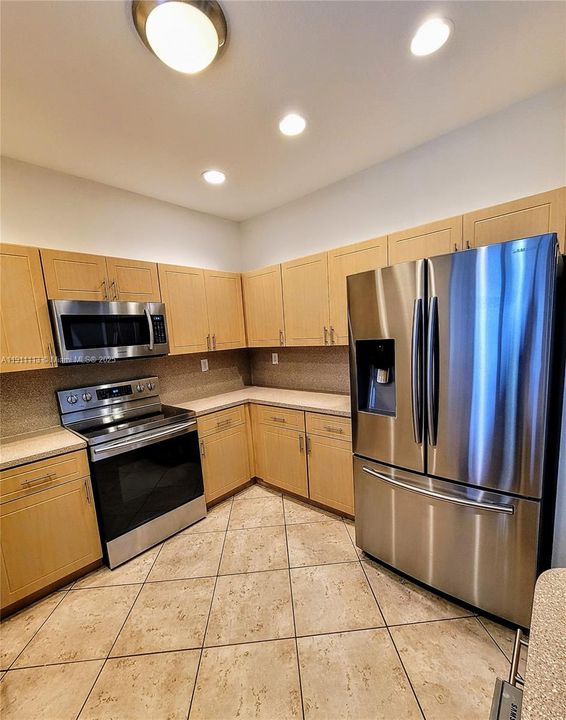Active With Contract: $3,200 (3 beds, 2 baths, 1900 Square Feet)
