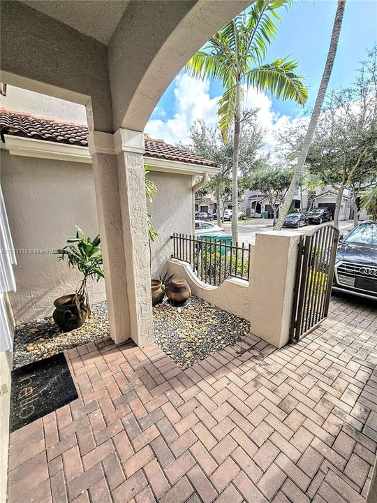 Active With Contract: $3,200 (3 beds, 2 baths, 1900 Square Feet)