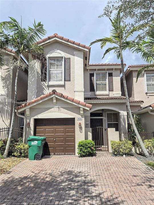 Active With Contract: $3,200 (3 beds, 2 baths, 1900 Square Feet)