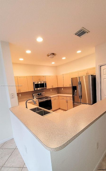 Active With Contract: $3,200 (3 beds, 2 baths, 1900 Square Feet)