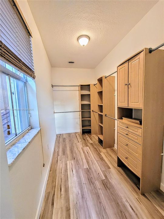 Active With Contract: $3,200 (3 beds, 2 baths, 1900 Square Feet)