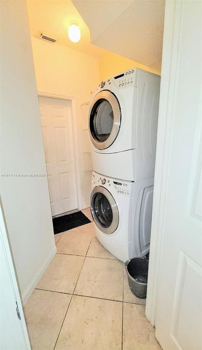 Active With Contract: $3,200 (3 beds, 2 baths, 1900 Square Feet)