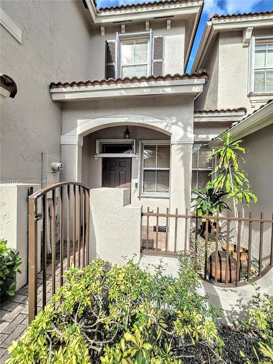 Active With Contract: $3,200 (3 beds, 2 baths, 1900 Square Feet)