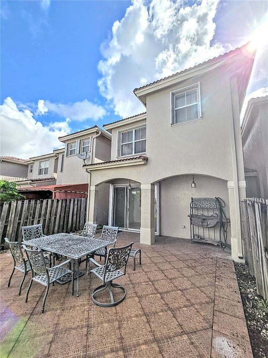 Active With Contract: $3,200 (3 beds, 2 baths, 1900 Square Feet)