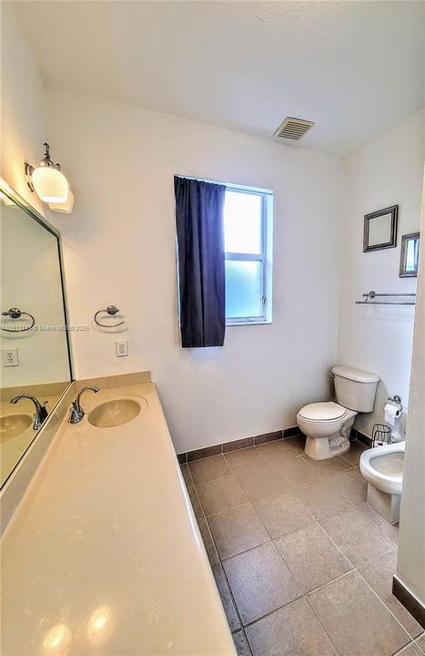 Active With Contract: $3,200 (3 beds, 2 baths, 1900 Square Feet)