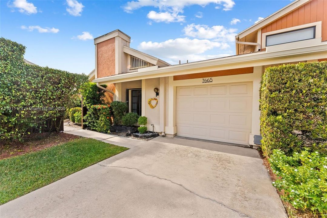 For Sale: $620,000 (2 beds, 2 baths, 1627 Square Feet)