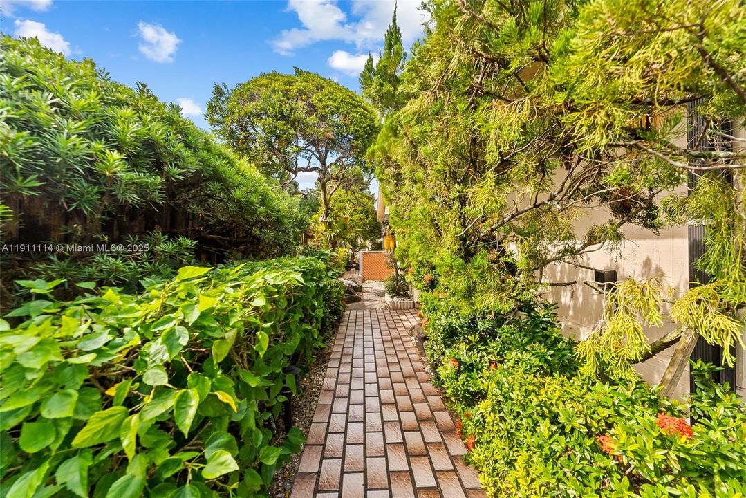 For Sale: $620,000 (2 beds, 2 baths, 1627 Square Feet)