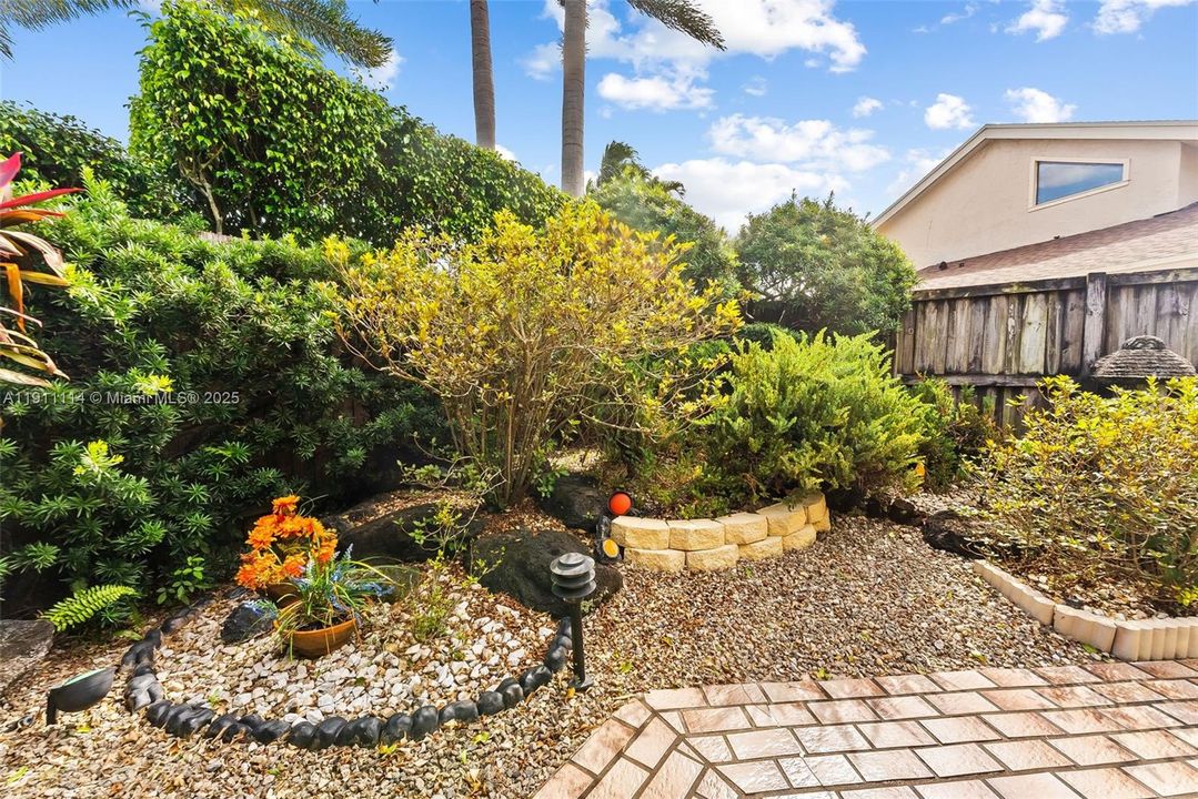 For Sale: $620,000 (2 beds, 2 baths, 1627 Square Feet)