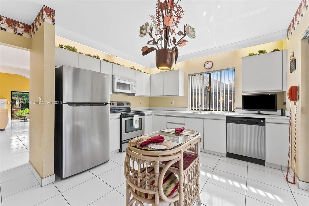 For Sale: $620,000 (2 beds, 2 baths, 1627 Square Feet)