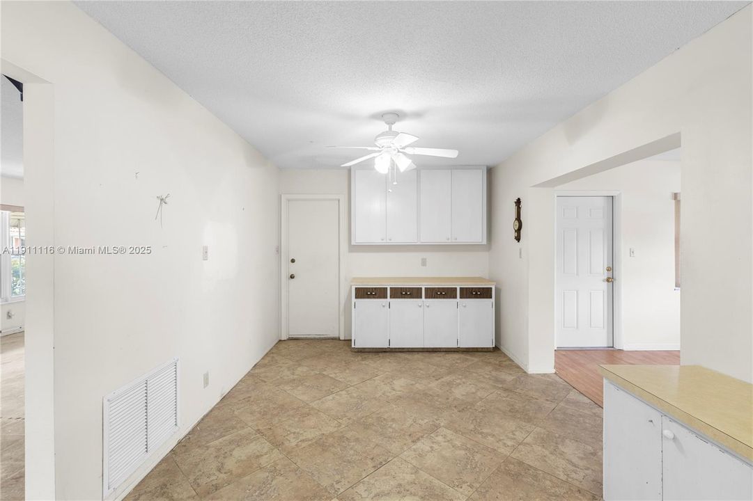 Active With Contract: $375,000 (2 beds, 2 baths, 1700 Square Feet)