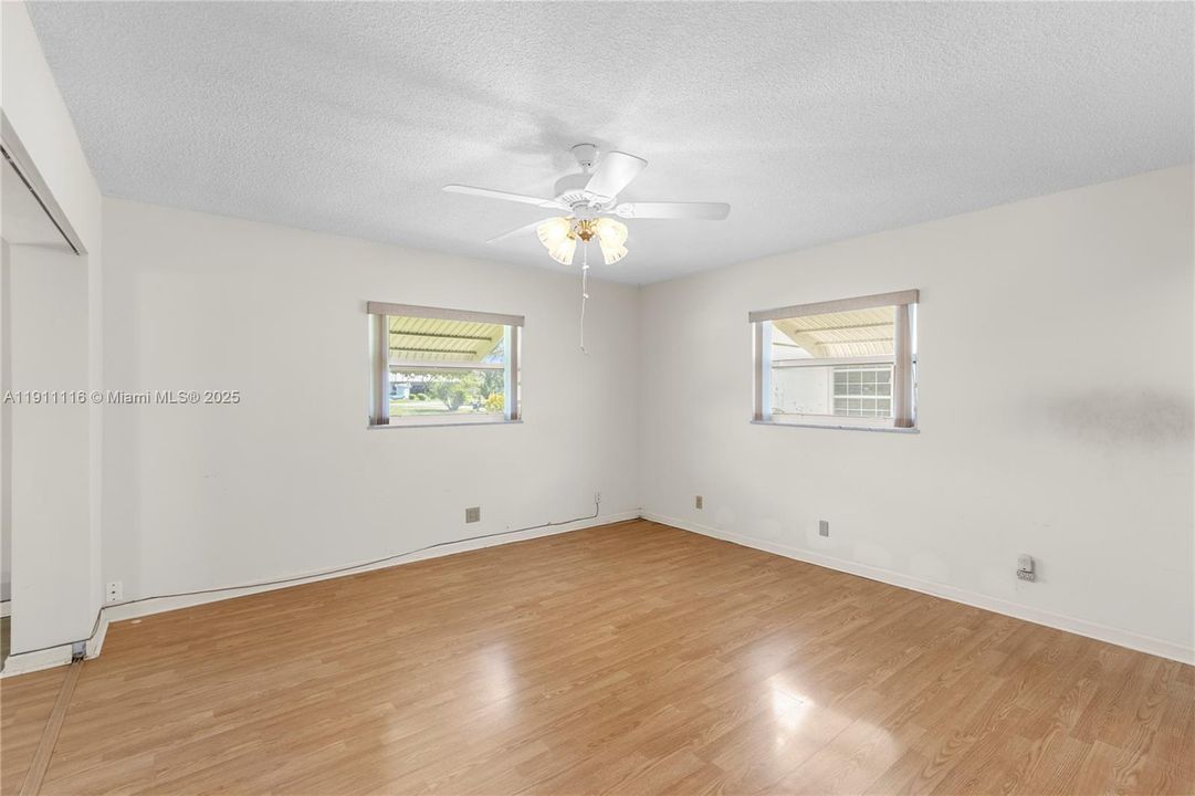 Active With Contract: $375,000 (2 beds, 2 baths, 1700 Square Feet)