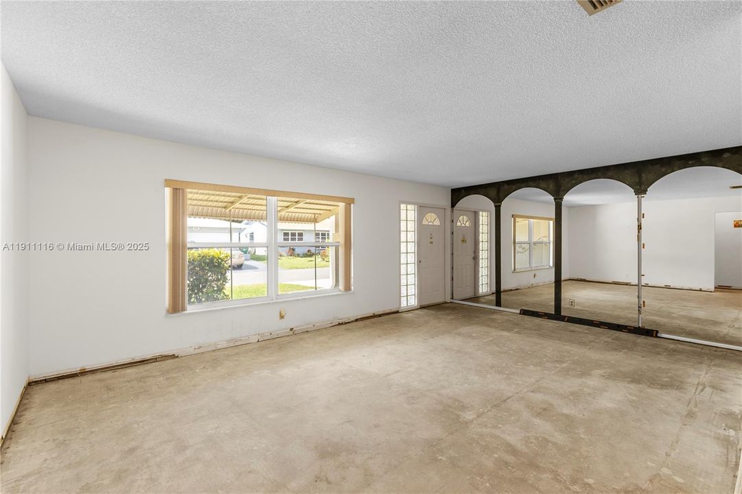 Active With Contract: $375,000 (2 beds, 2 baths, 1700 Square Feet)