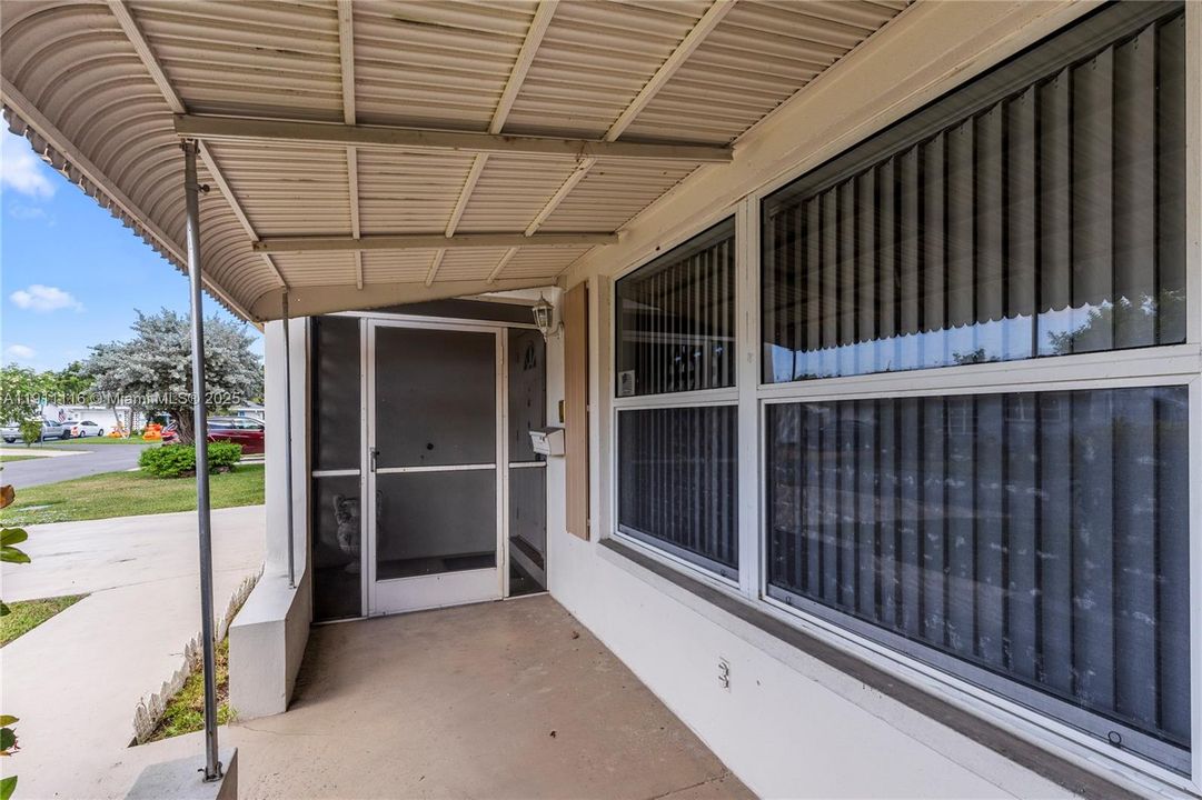 Active With Contract: $375,000 (2 beds, 2 baths, 1700 Square Feet)