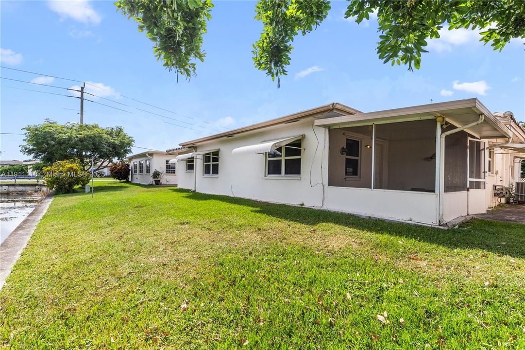 Active With Contract: $375,000 (2 beds, 2 baths, 1700 Square Feet)