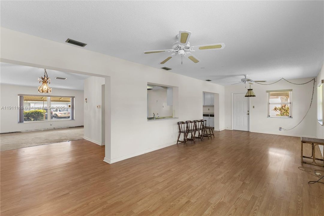 Active With Contract: $375,000 (2 beds, 2 baths, 1700 Square Feet)