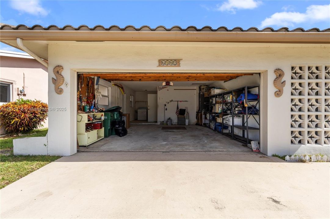 Active With Contract: $375,000 (2 beds, 2 baths, 1700 Square Feet)