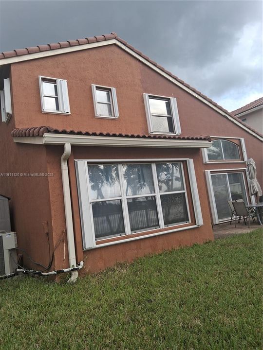 For Sale: $990,000 (4 beds, 2 baths, 2150 Square Feet)