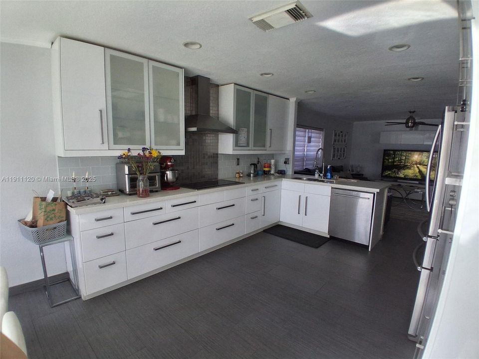 For Sale: $990,000 (4 beds, 2 baths, 2150 Square Feet)