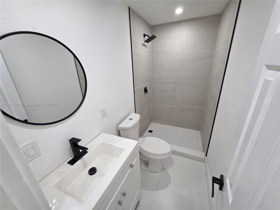 На продажу: $349,999 (3 спален, 2 ванн, 972 Квадратных фут)