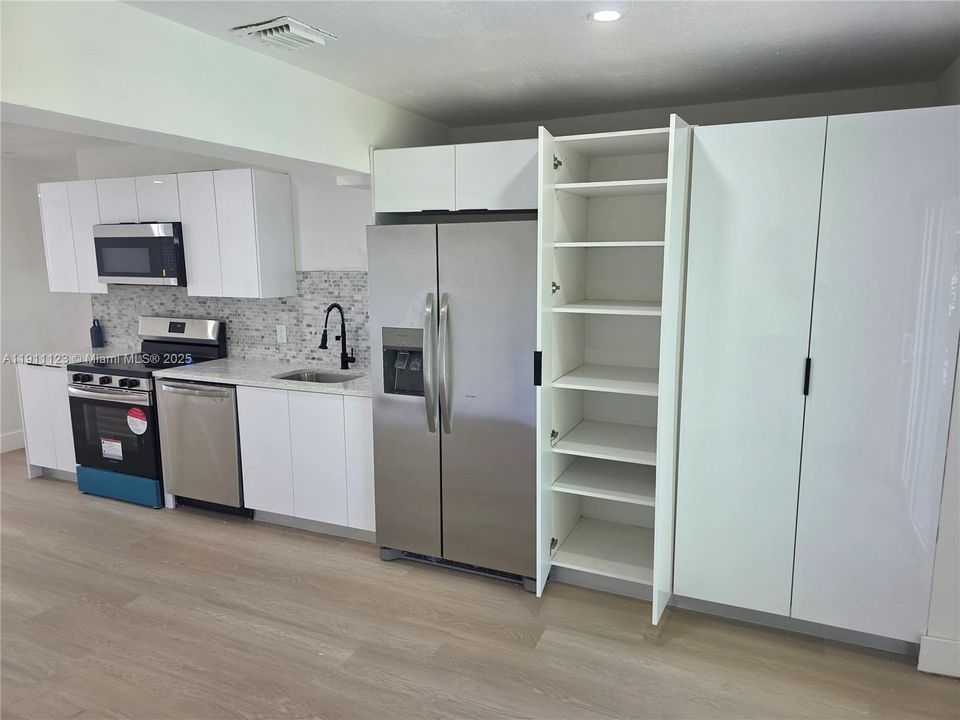 На продажу: $349,999 (3 спален, 2 ванн, 972 Квадратных фут)