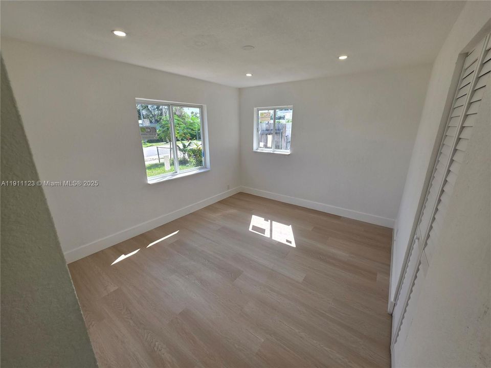 На продажу: $349,999 (3 спален, 2 ванн, 972 Квадратных фут)